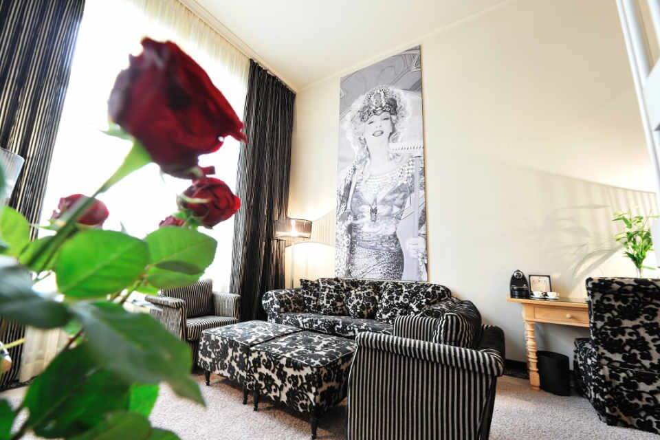 Junior-Suite Hotel Stage47 Düsseldorf Wohnbereich der Junior-Suite im Hotel Stage47 Düsseldorf